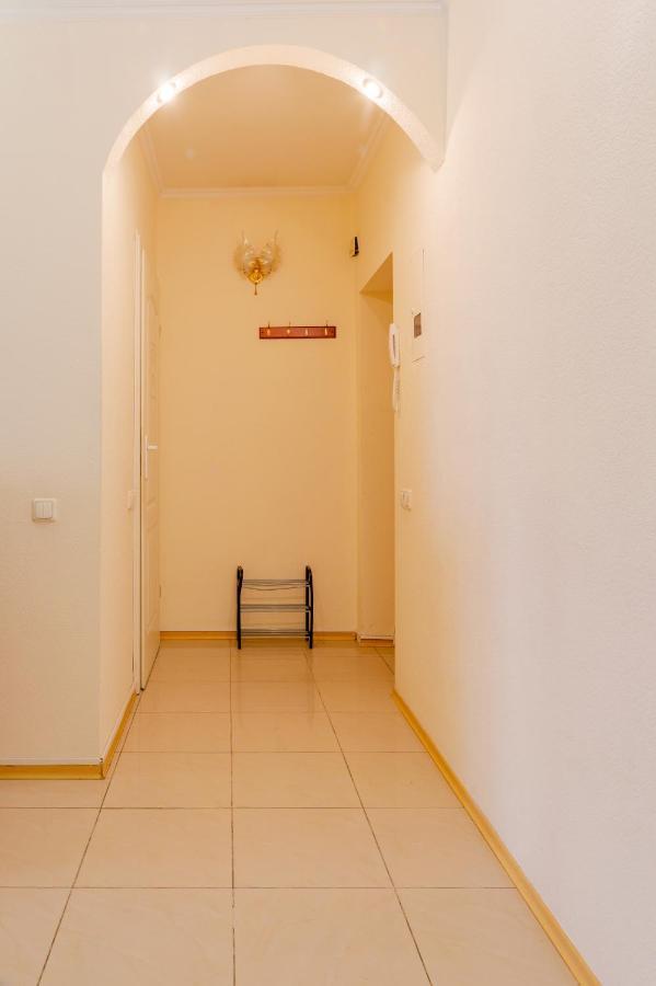 Apartment Triokhsviatytelskaya Street 3 كييف المظهر الخارجي الصورة