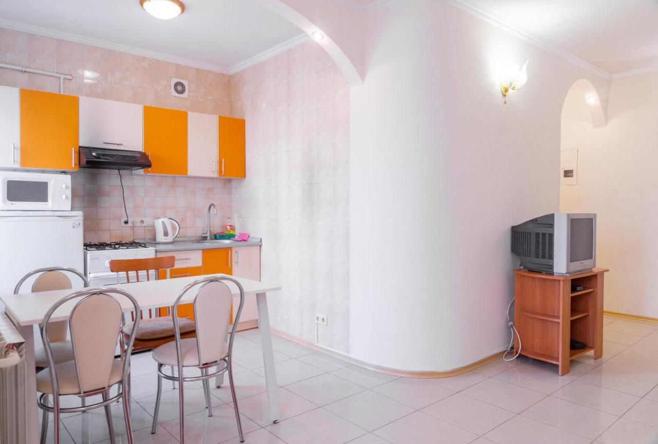Apartment Triokhsviatytelskaya Street 3 كييف المظهر الخارجي الصورة