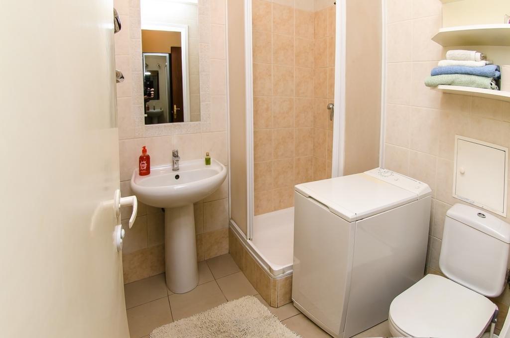 Apartment Triokhsviatytelskaya Street 3 كييف المظهر الخارجي الصورة