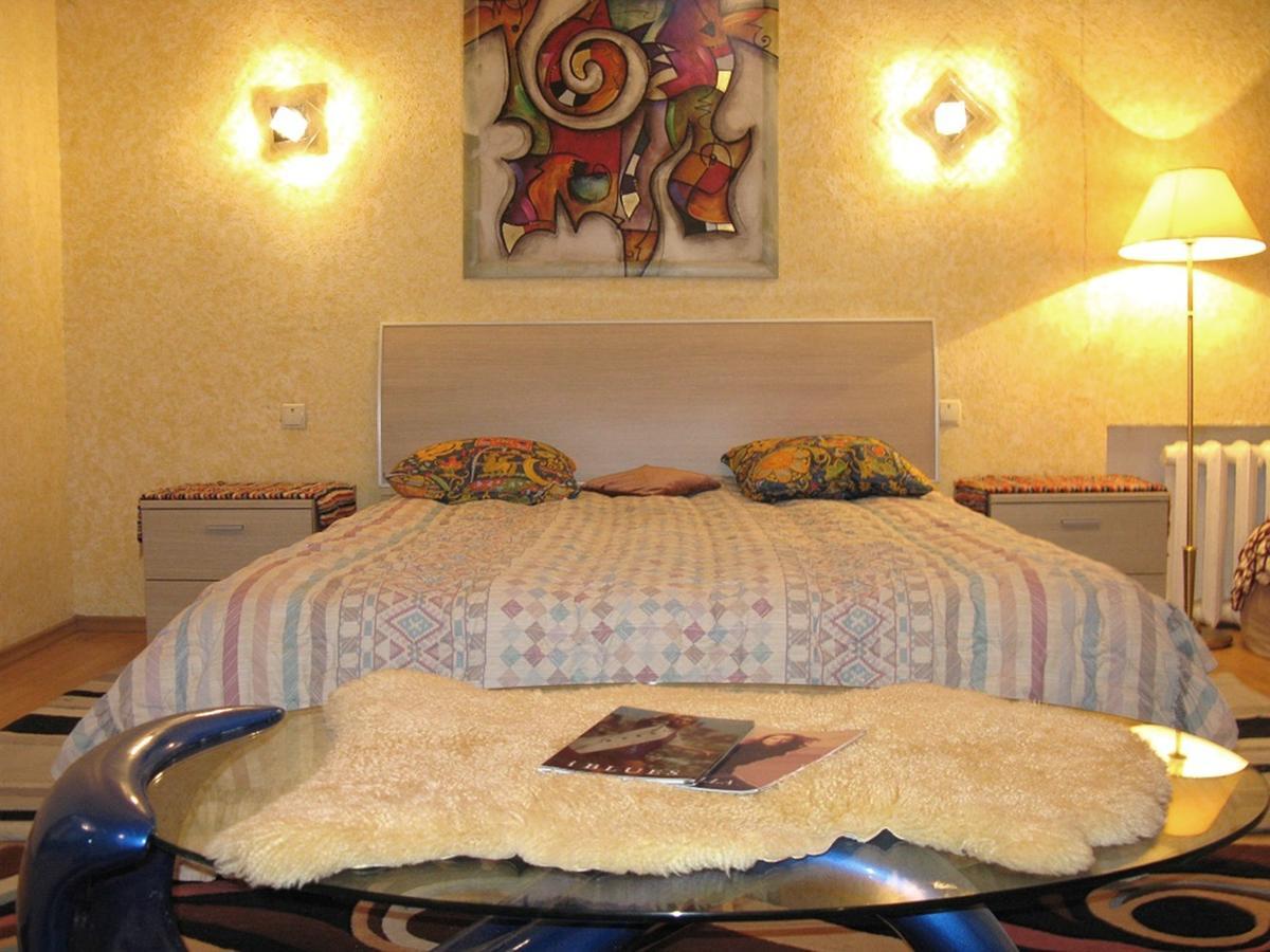 Apartment Triokhsviatytelskaya Street 3 كييف المظهر الخارجي الصورة