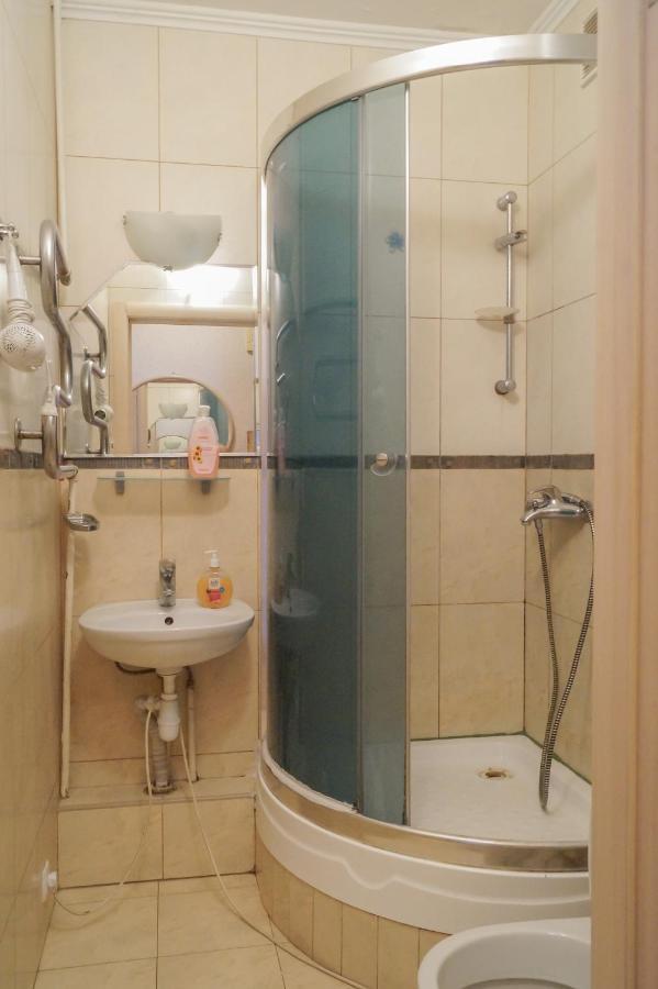 Apartment Triokhsviatytelskaya Street 3 كييف المظهر الخارجي الصورة