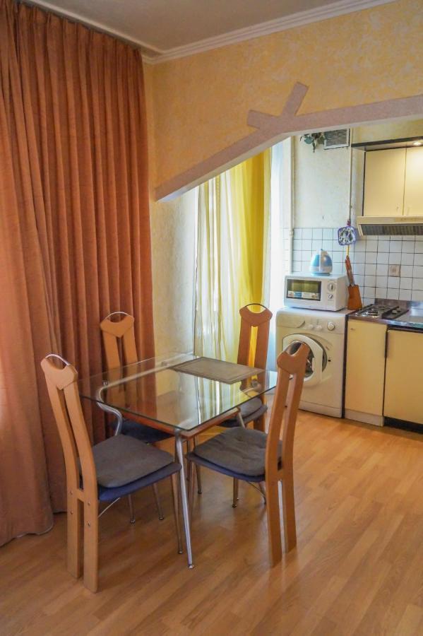 Apartment Triokhsviatytelskaya Street 3 كييف المظهر الخارجي الصورة
